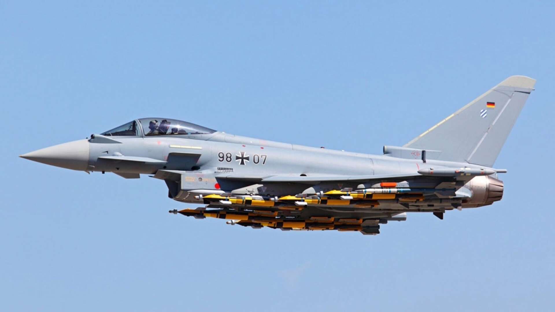 “英超大戏持续，争冠队伍步步为营”，英超球队能争取哪些冠军